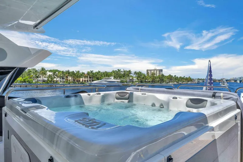 Karillian & Company Yacht Photos Pics 2018 Sunseeker 95 Yacht - Image 30