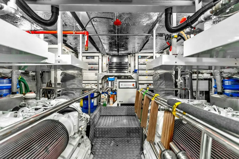 Karillian & Company Yacht Photos Pics 2018 Sunseeker 95 Yacht - Image 101