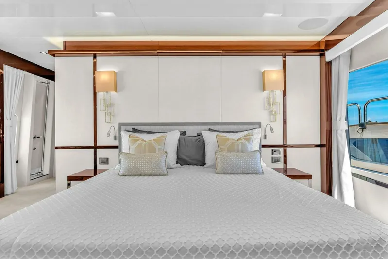 Karillian & Company Yacht Photos Pics 2018 Sunseeker 95 Yacht - Image 72