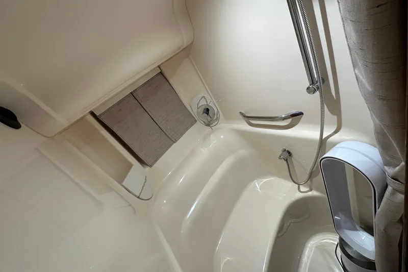 Lilley Pad Yacht Photos Pics 2007 Sea Ray 44 Sundancer bathroom with shower, sleek design, and modern fixtures.