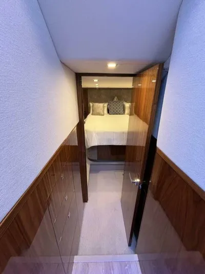 Wine Down Yacht Photos Pics 2022 Riviera 5400 Sport Yacht Platinum Edition - Image 33