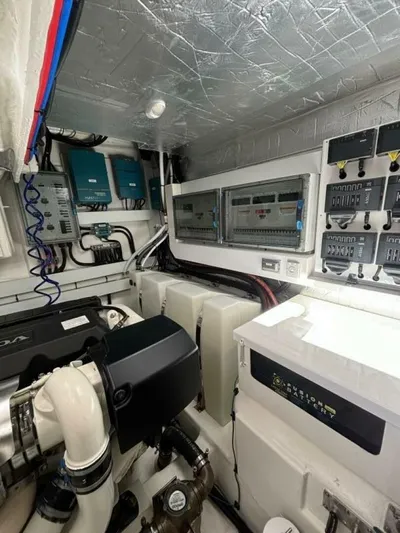 Wine Down Yacht Photos Pics 2022 Riviera 5400 Sport Yacht Platinum Edition - Image 48