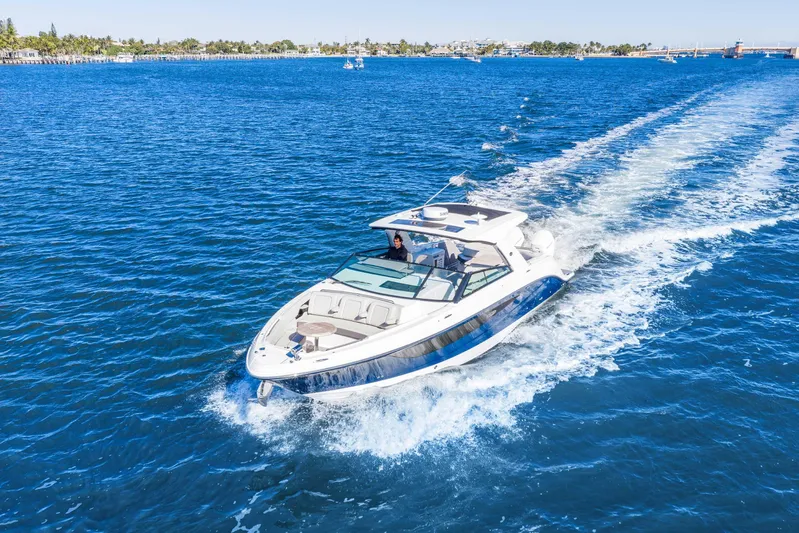  Yacht Photos Pics 2023 Sea Ray SLX 400 Outboard cruising on clear blue water.