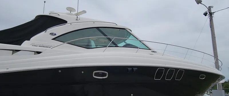  Yacht Photos Pics 2009 Sea Ray 500 Sundancer yacht with sleek design and modern features.