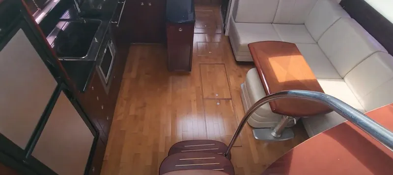  Yacht Photos Pics Interior of 2009 Sea Ray 500 Sundancer with wood flooring and modern seating area.