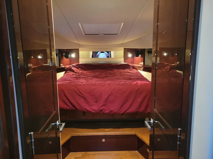  Yacht Photos Pics Luxurious bedroom interior of 2009 Sea Ray 500 Sundancer yacht with red bedding.