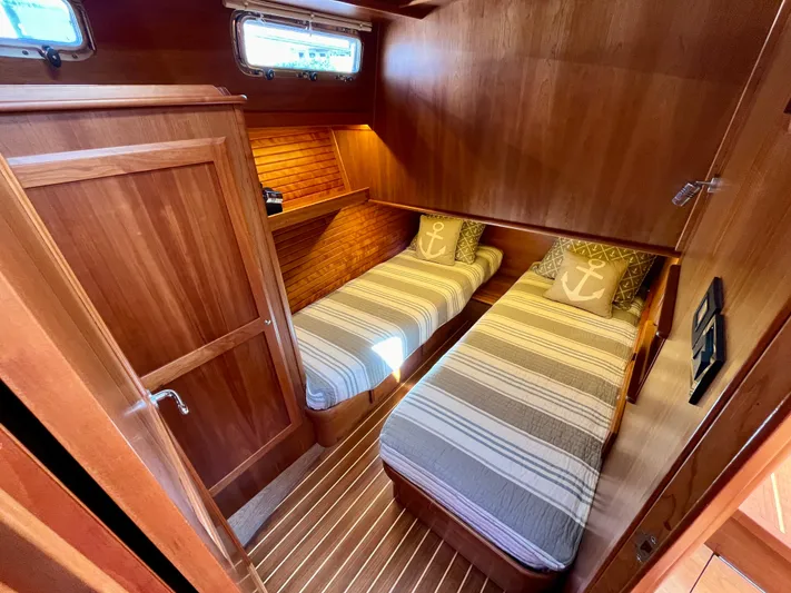 Calamity Jane Yacht Photos Pics 2018 Sabre 45 Salon Express cabin with twin beds, wooden interior, and nautical decor.