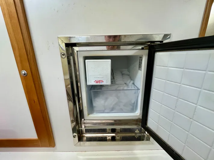 Calamity Jane Yacht Photos Pics 