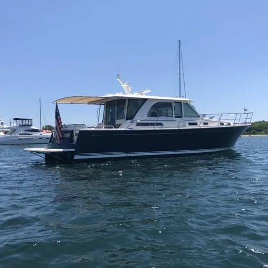 Calamity Jane Yacht Photos Pics 2018 Sabre 45 Salon Express yacht on calm water, side view.