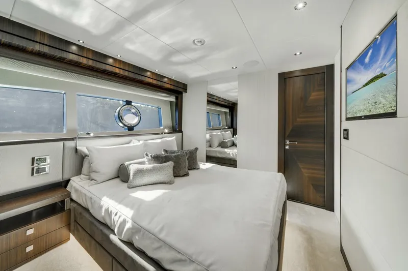  Yacht Photos Pics 2025 Sunseeker 95 Yacht - Image 53