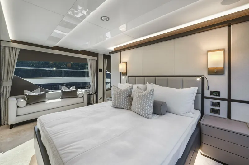  Yacht Photos Pics 2025 Sunseeker 95 Yacht - Image 40