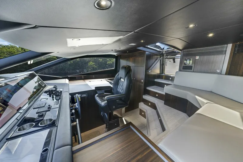  Yacht Photos Pics 2025 Sunseeker 95 Yacht - Image 33