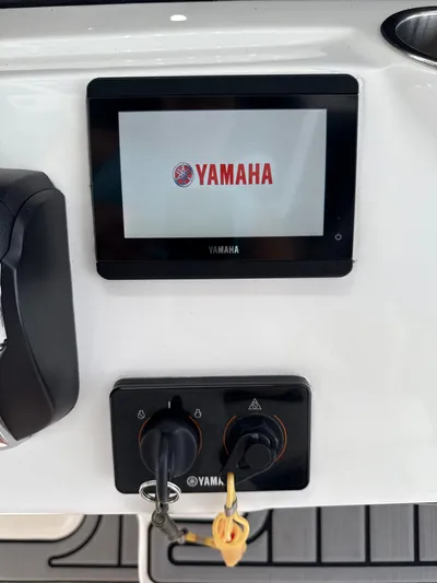  Yacht Photos Pics Yamaha display and controls on 2022 Tidewater 2700 Carolina Bay boat dashboard.