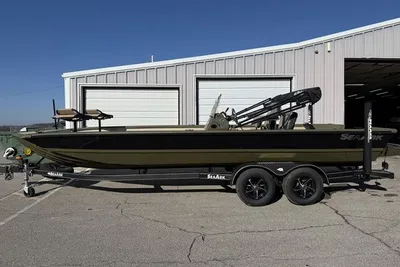 SeaArk Phantom 24XV CC