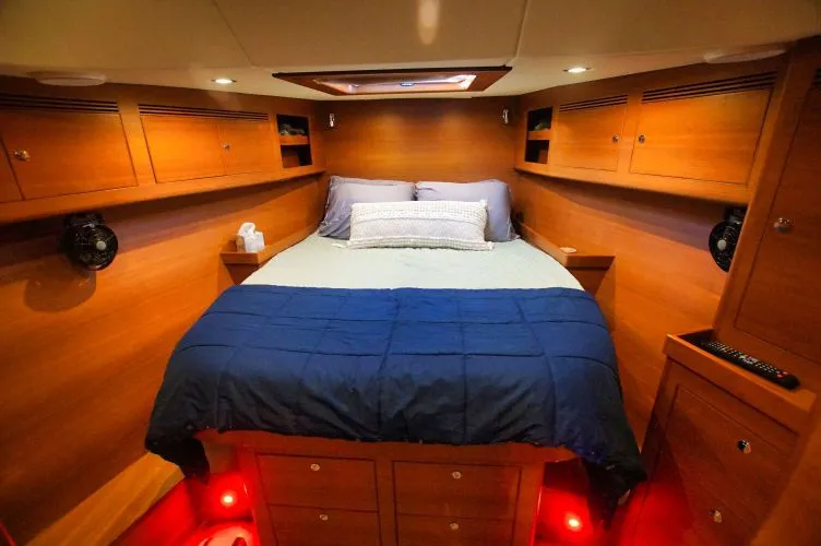 Ragnar Yacht Photos Pics 2015 Hylas 70 - Image 17