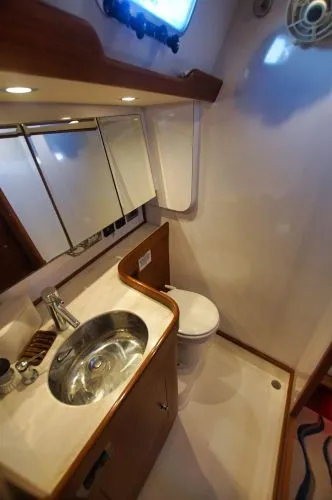 Ragnar Yacht Photos Pics 2015 Hylas 70 - Image 18