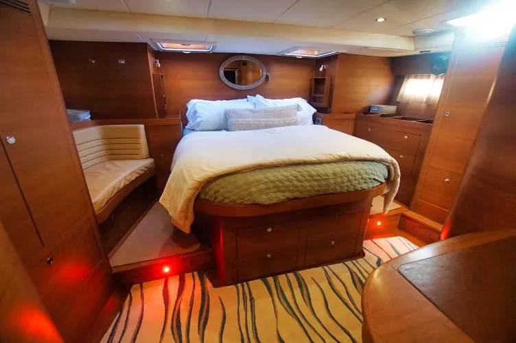 Ragnar Yacht Photos Pics 2015 Hylas 70 - Image 15