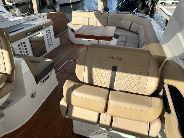 2019 Sea Ray 42 