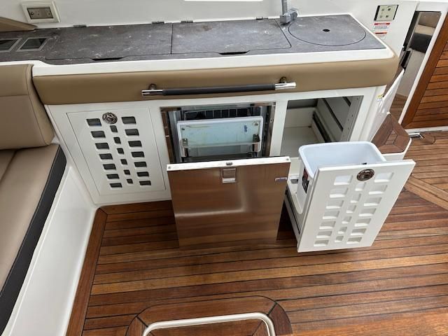 2019 Sea Ray 42 