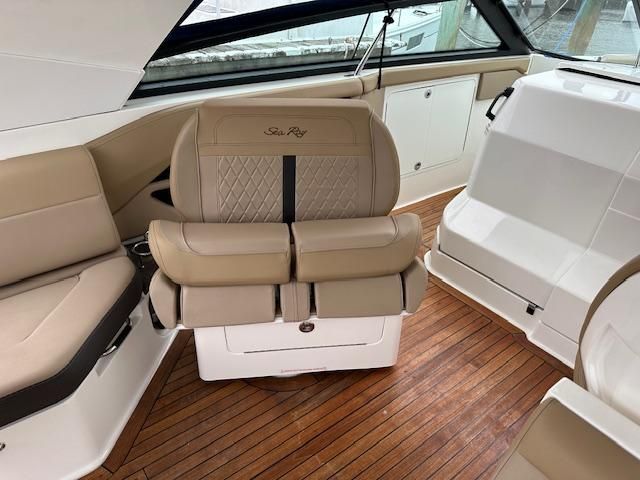 2019 Sea Ray 42 