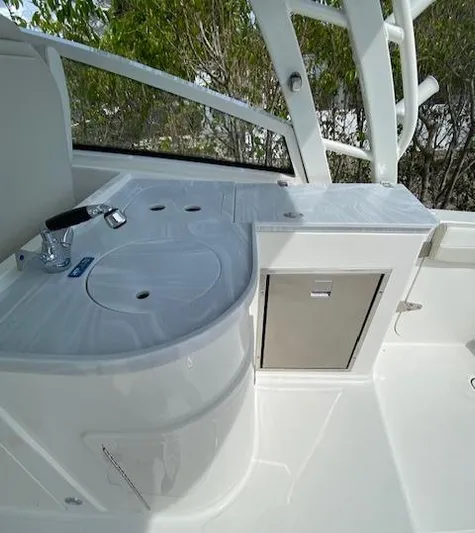 Wcn 51988 325dc Wht Mer350 Yacht Photos Pics 2024 World Cat 325 DC boat interior with sink and storage compartment.