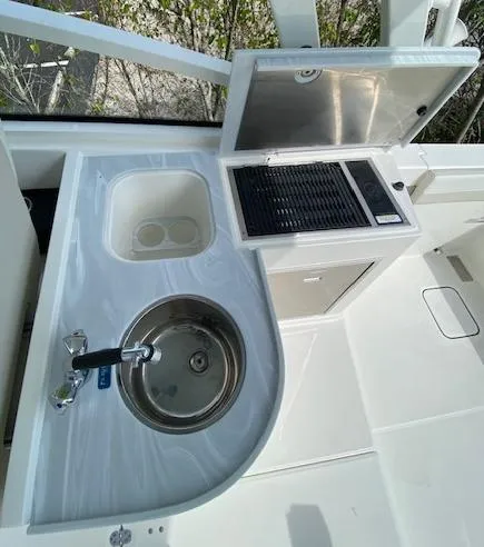 Wcn 51988 325dc Wht Mer350 Yacht Photos Pics 2024 World Cat 325 DC boat galley with sink and grill.