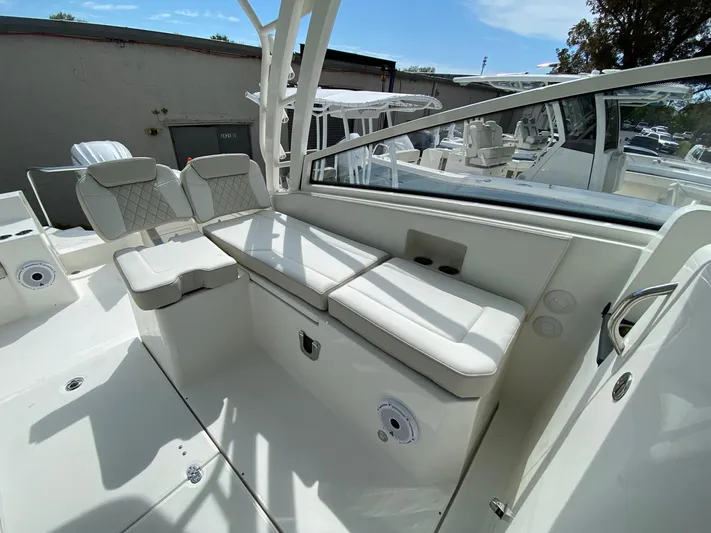 Wcn 51988 325dc Wht Mer350 Yacht Photos Pics 2024 World Cat 325 DC boat interior with white cushioned seating.
