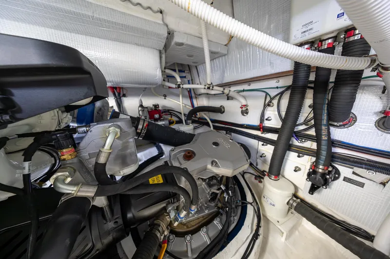  Yacht Photos Pics Engine Room Starboard Aft