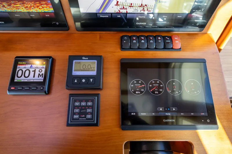  Yacht Photos Pics Helm Layout