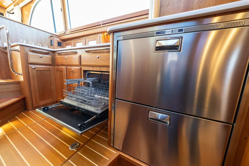  Yacht Photos Pics Dishwasher