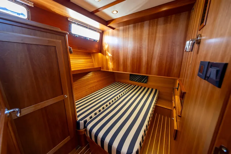  Yacht Photos Pics Guest Stateroom 1 Double Berth