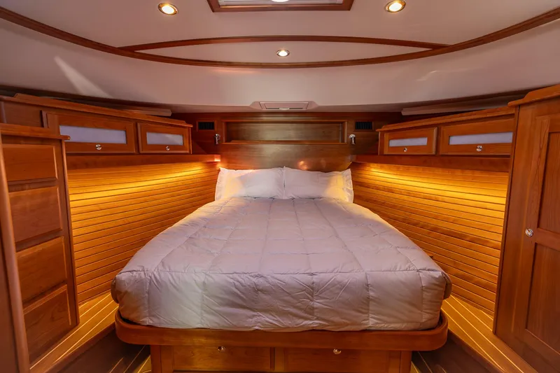  Yacht Photos Pics Primary Stateroom