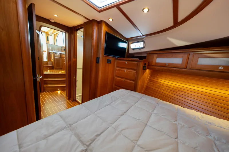  Yacht Photos Pics Primary Stateroom