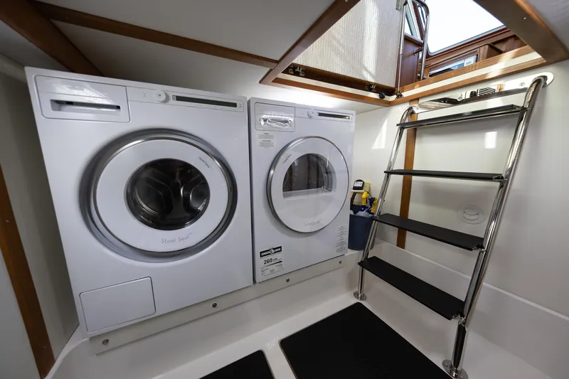  Yacht Photos Pics Washer and Dryer Seperates