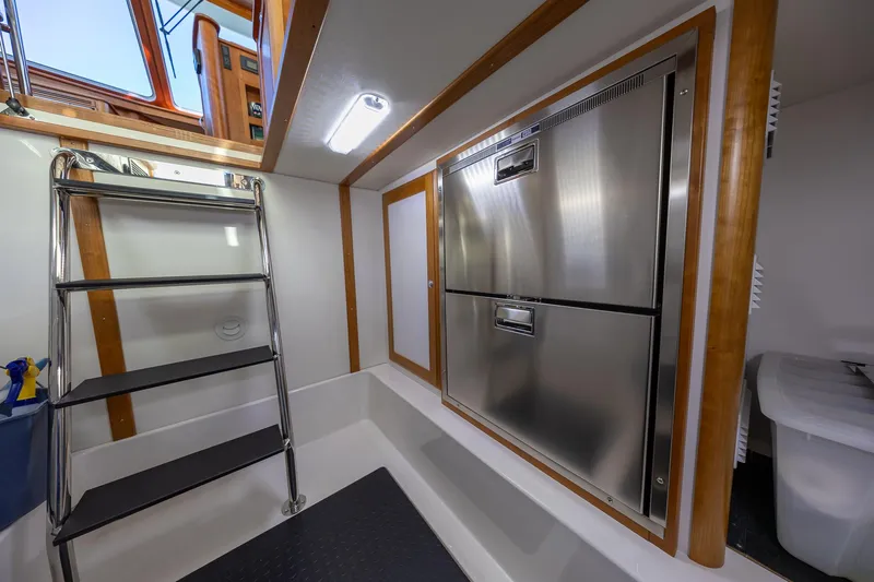  Yacht Photos Pics Deep Freezer and Ice Maker