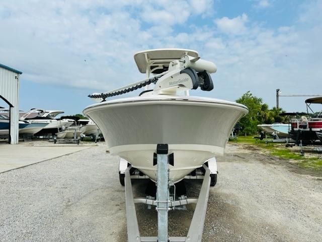 2023 Boston Whaler 220 Dauntless