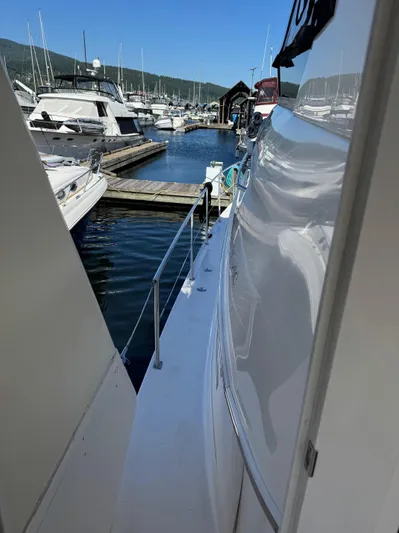  Yacht Photos Pics 1998 Sea Ray 420 Aft Cabin yacht docked at marina, side view.