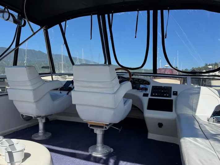  Yacht Photos Pics 1998 Sea Ray 420 Aft Cabin helm with white seats and panoramic windows.