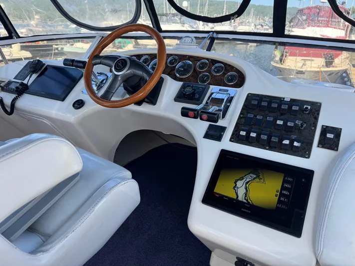  Yacht Photos Pics 1998 Sea Ray 420 Aft Cabin helm with wood steering wheel and navigation display.