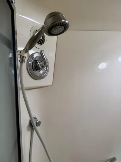  Yacht Photos Pics Shower area in 1998 Sea Ray 420 Aft Cabin yacht.