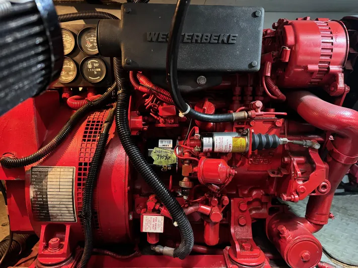  Yacht Photos Pics Engine of a 1998 Sea Ray 420 Aft Cabin boat, featuring a Westerbeke generator.