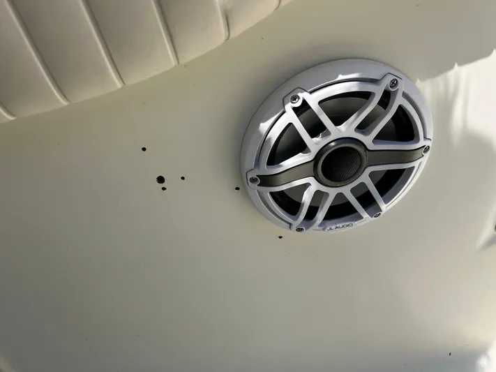  Yacht Photos Pics Speaker on 2012 Hydra-Sports 3400 CC boat interior.