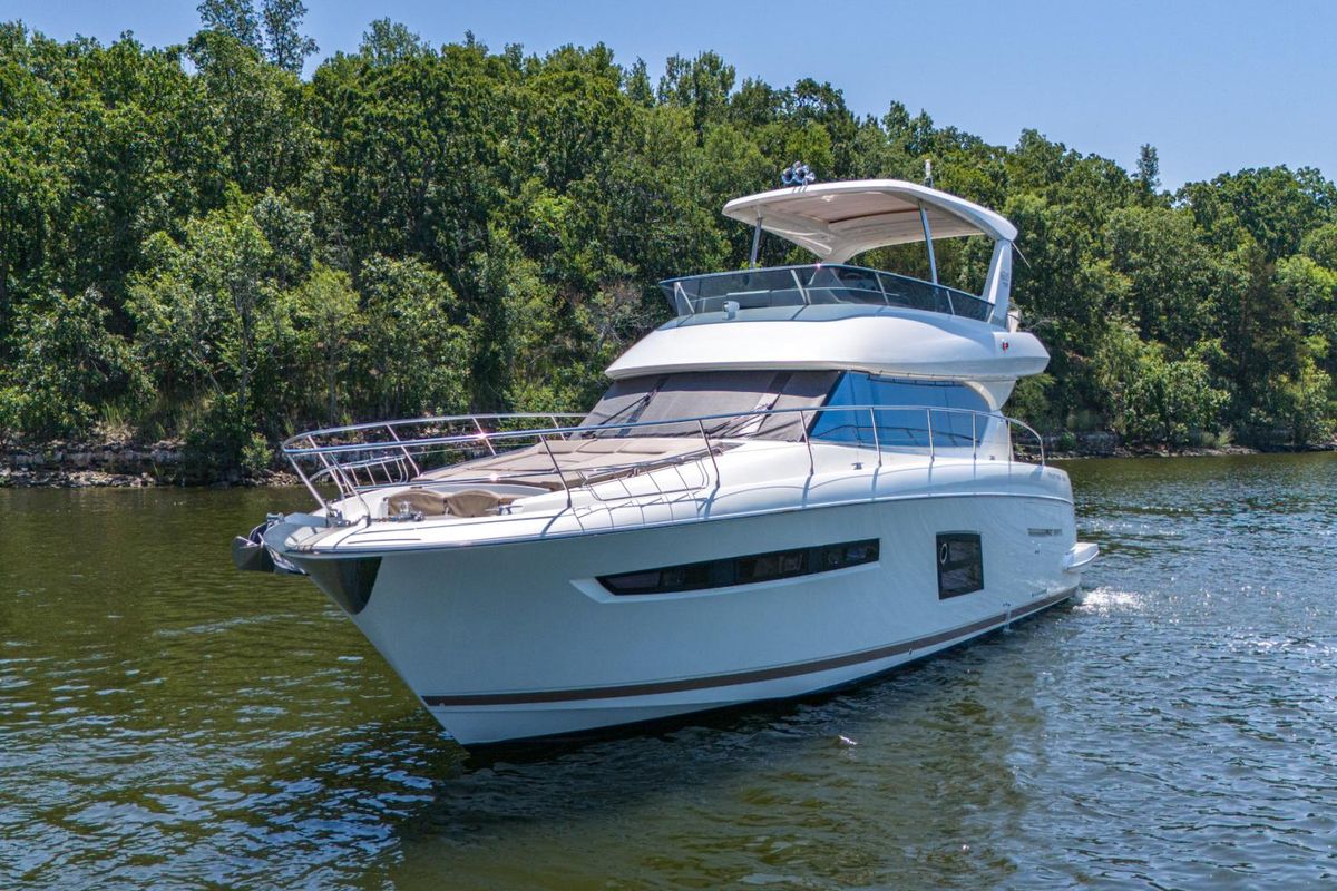 2015 Prestige 62 