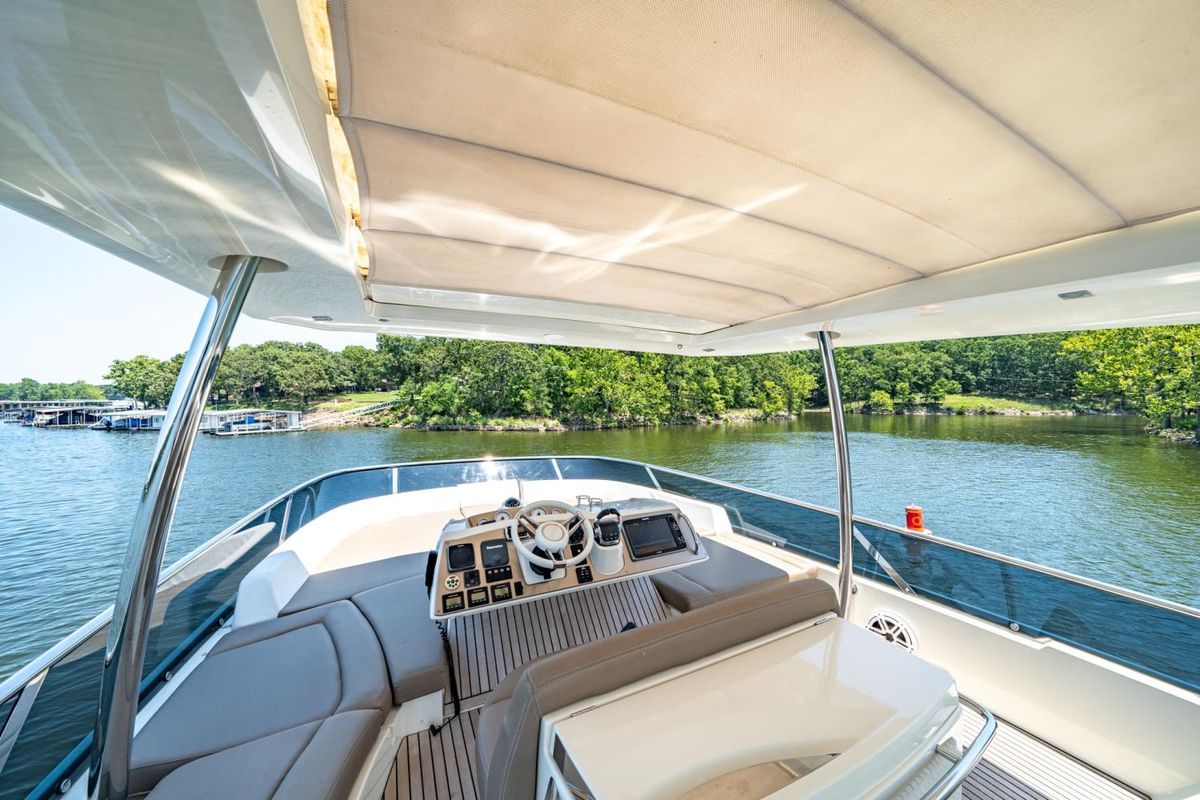 2015 Prestige 62 
