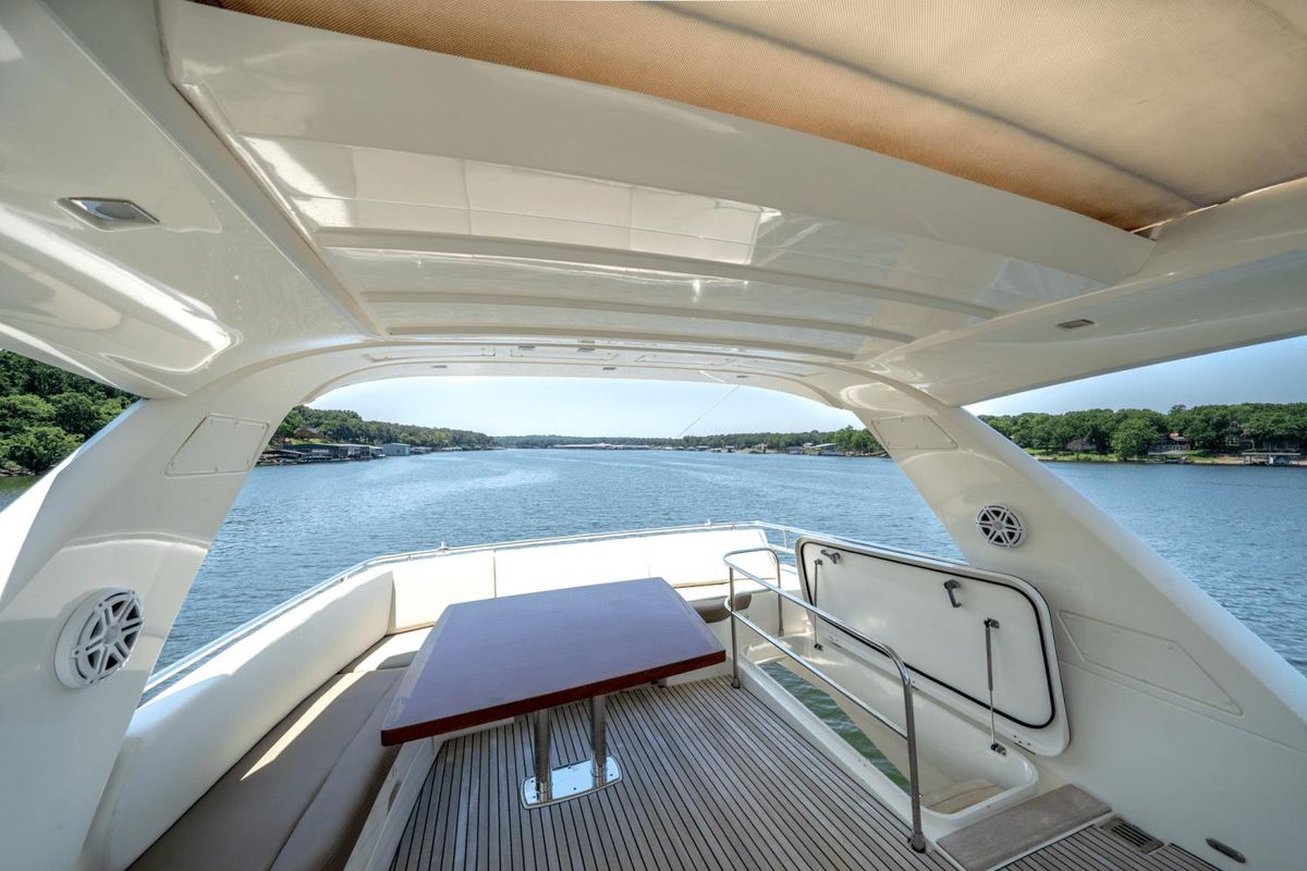 2015 Prestige 62 