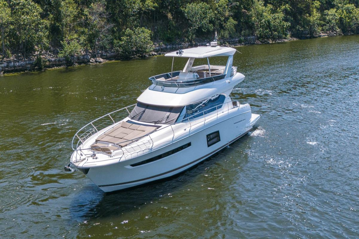 2015 Prestige 62 