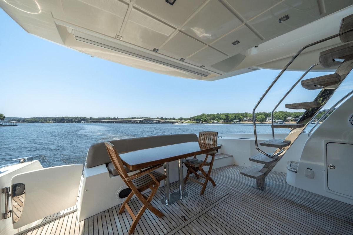 2015 Prestige 62 