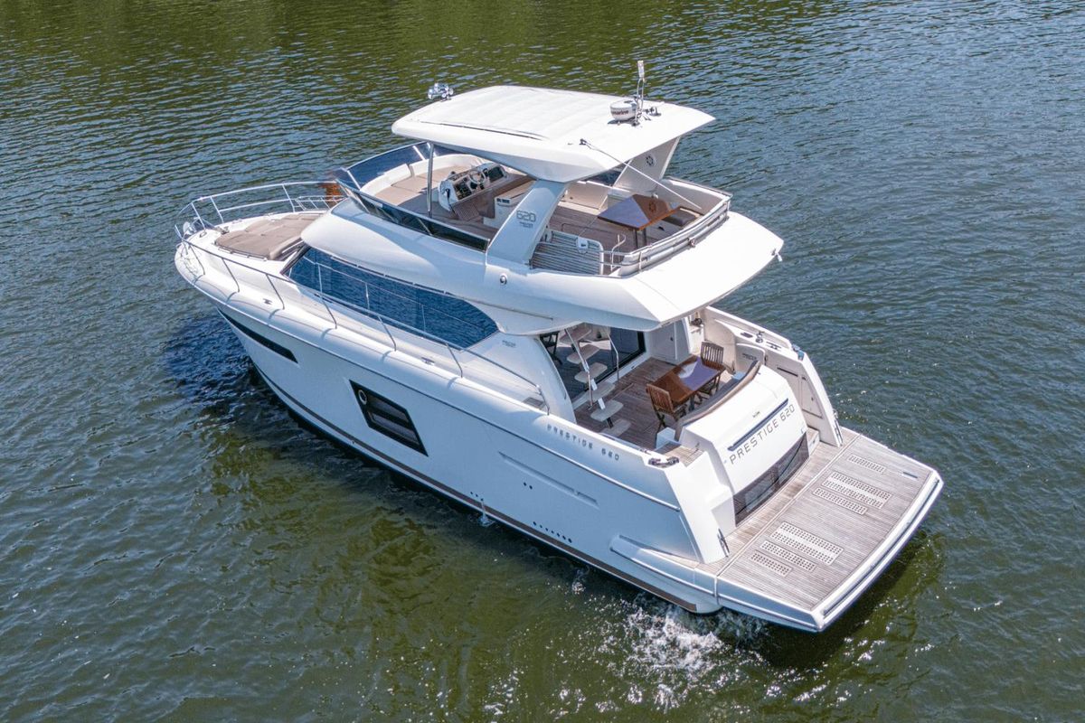 2015 Prestige 62 