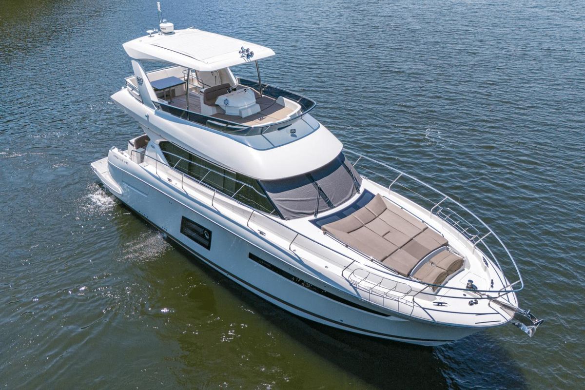 2015 Prestige 62 