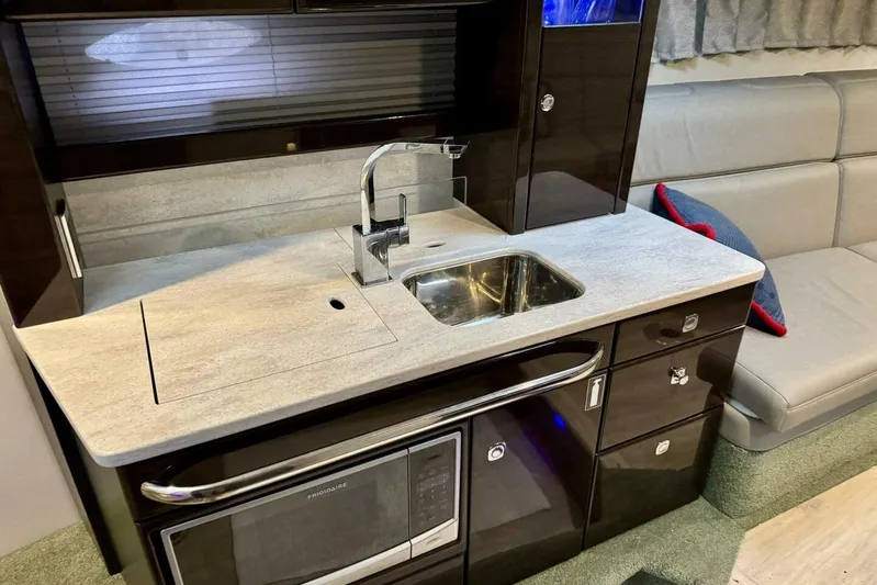 Hoody Yacht Photos Pics 2016 Formula 370 Super Sport- HOODY- Galley